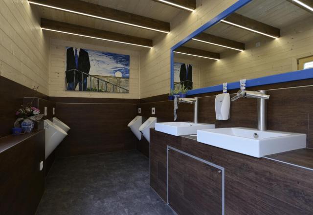 WC Anhänger Buam innen