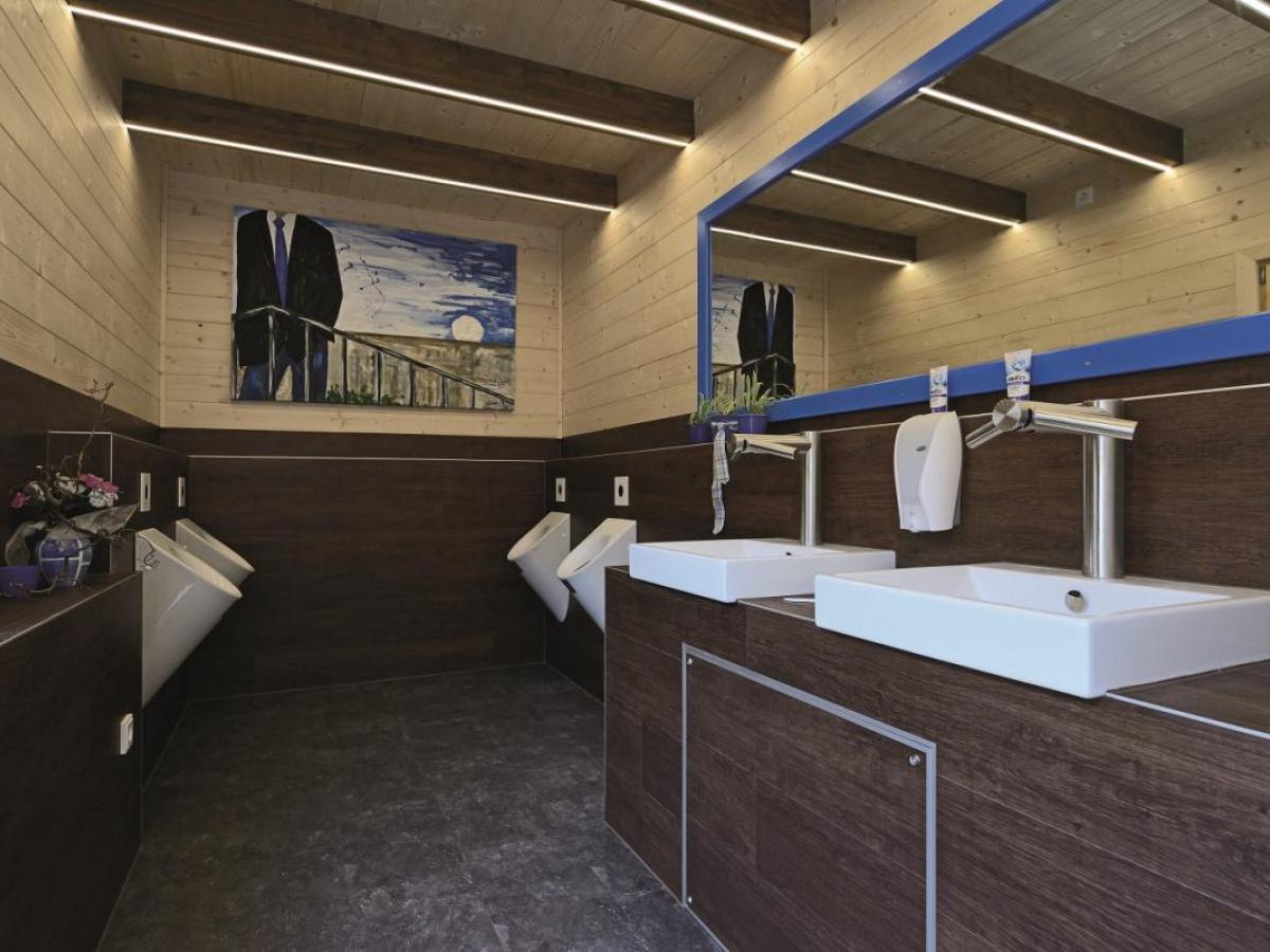 Mobiler Toilettenanhänger von SilberHolz